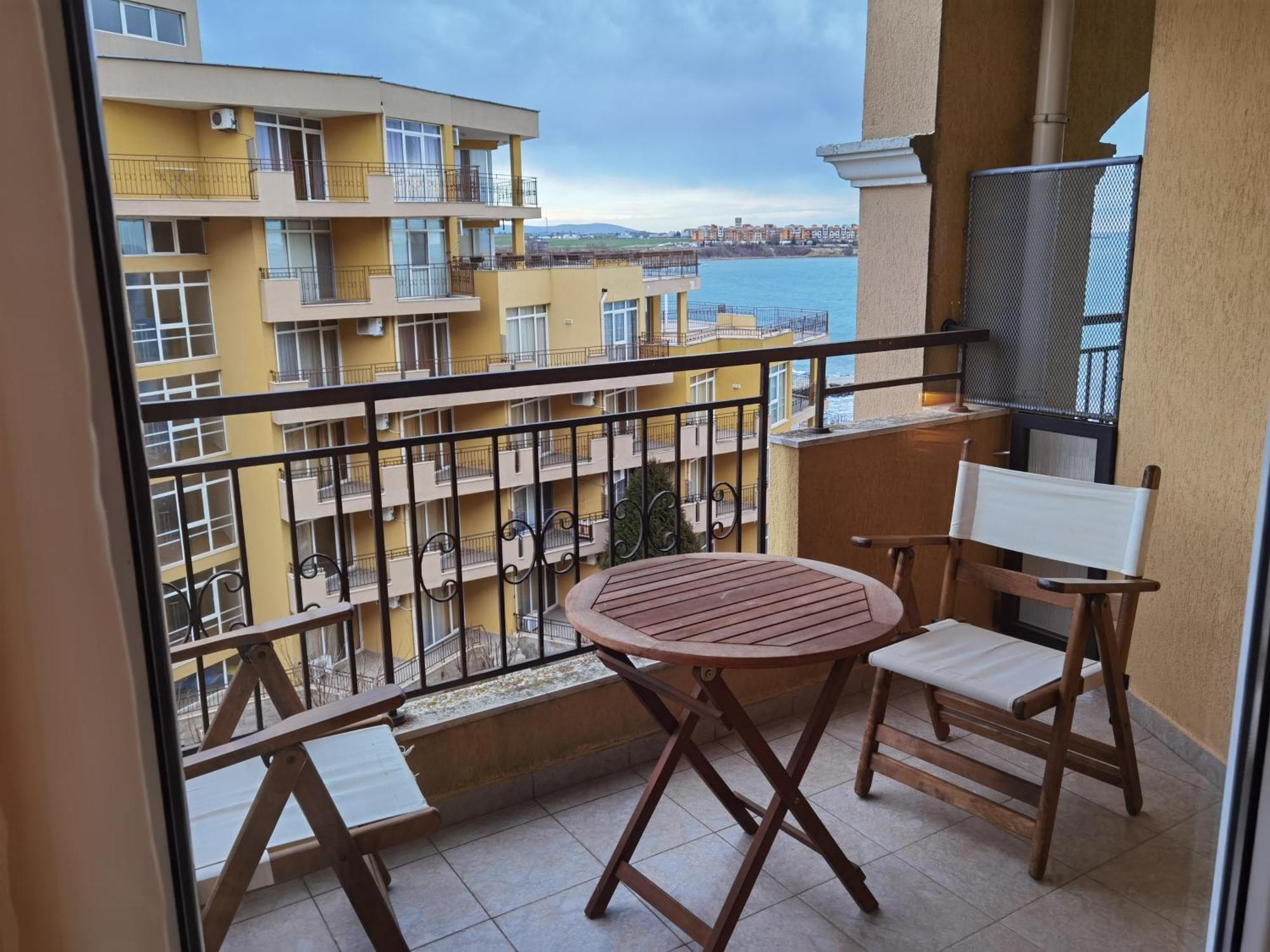 Dl Apartments Aheloy Esterno foto